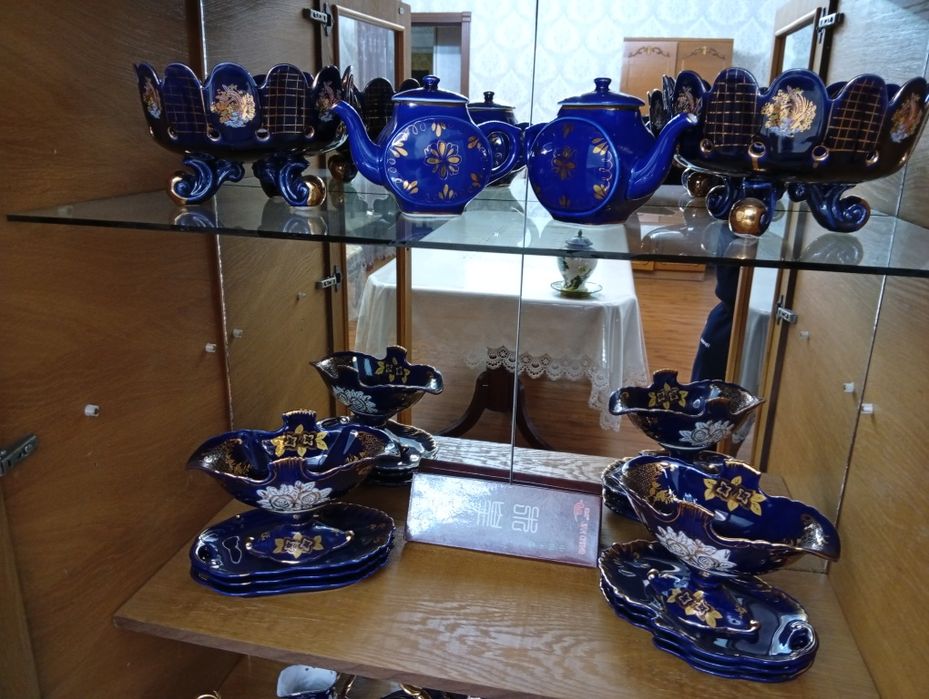 16тали чой сервиз, турли шаклдаги, размердаги ваза, чойнак, тарелкалар