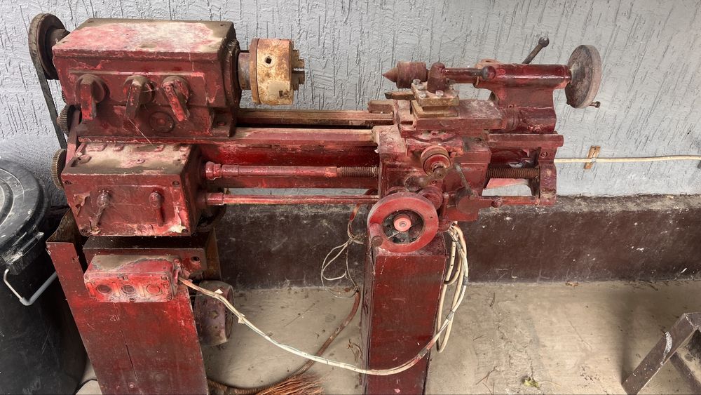 Токарный станок токарь