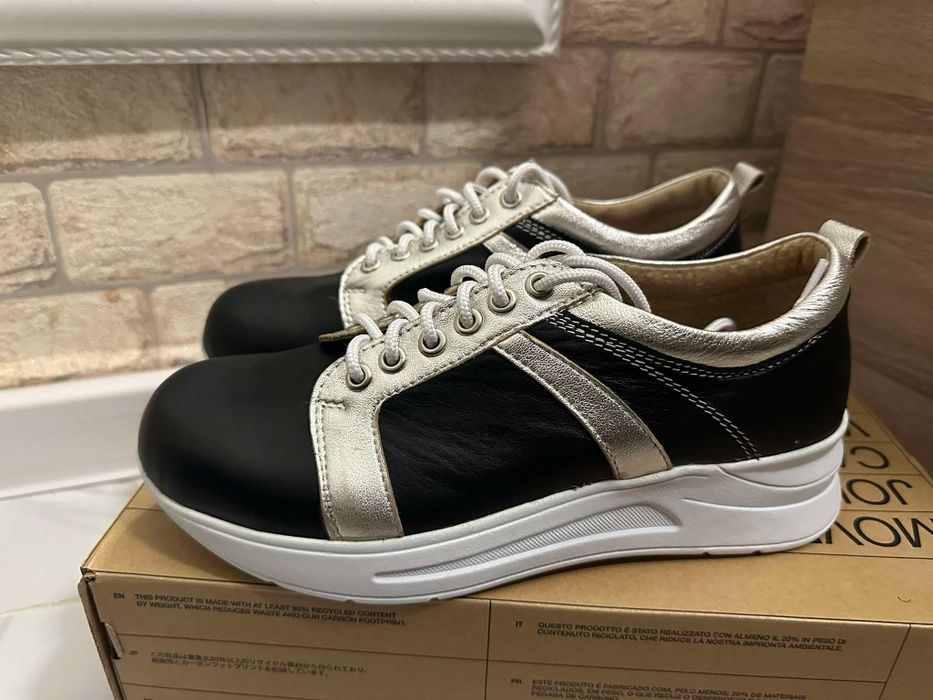 Обувки - маратонка