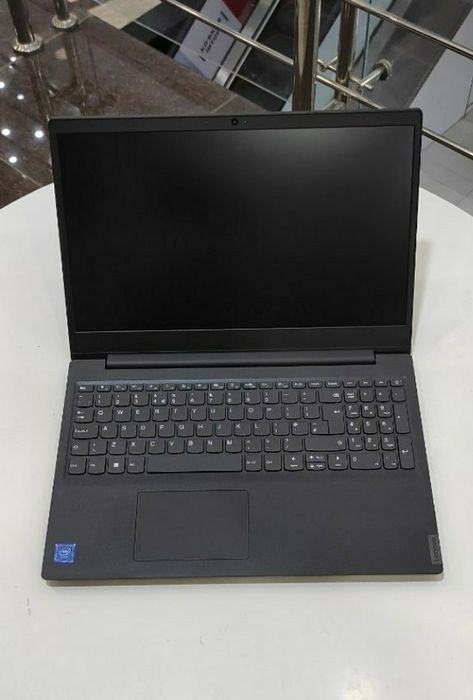 Lenova V15  studentlar uchun qulay narx.