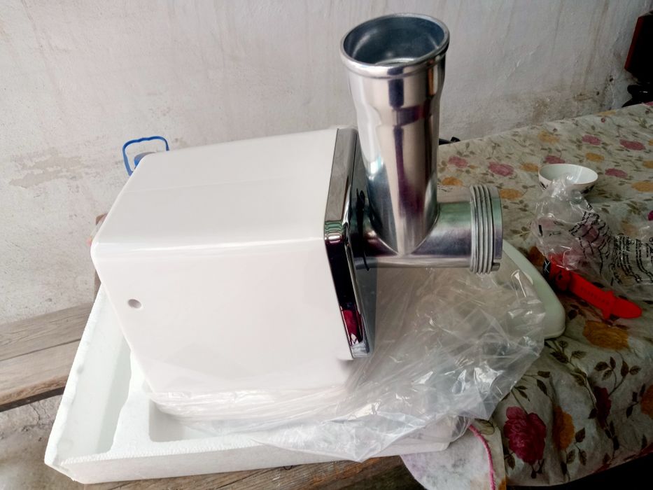 Продам электрическая  мясорубка , фирмы Скарлетт.