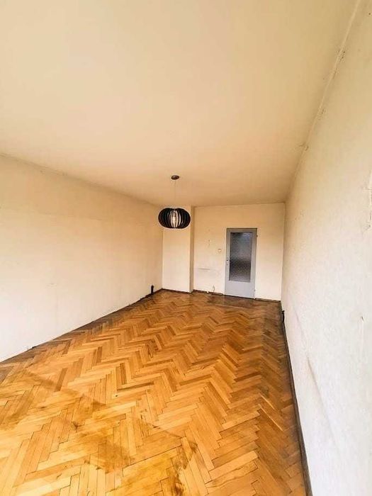 Тристаен апартамент в Дружба 1