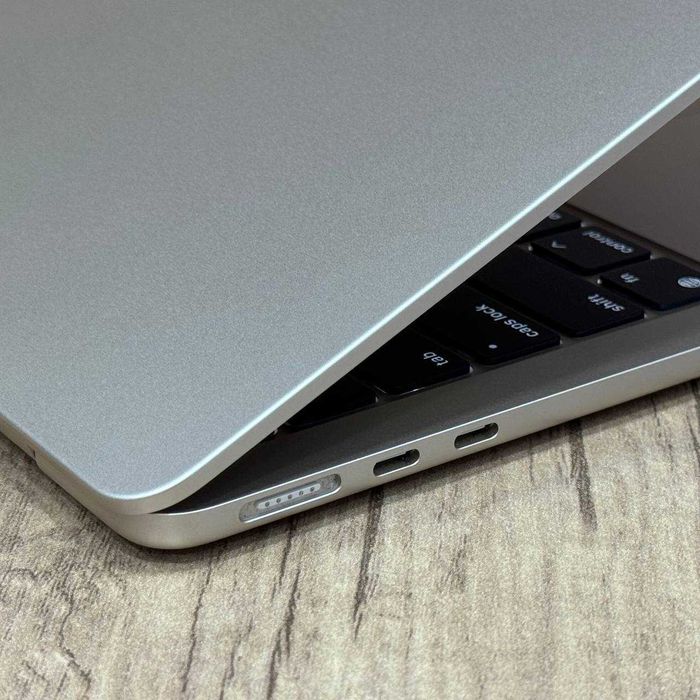 б/у Apple MacBook Air 13” M2 / 8Gb / 256 Gb Starlight