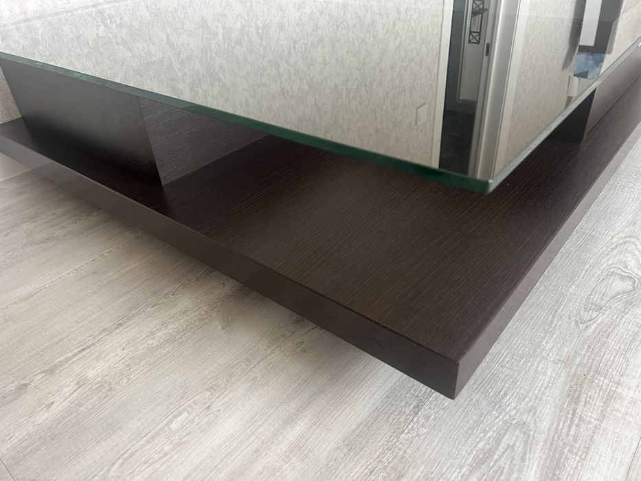 Продам стол журнальный