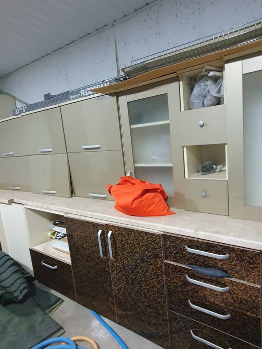 Кухонный гарнитур со столешницей