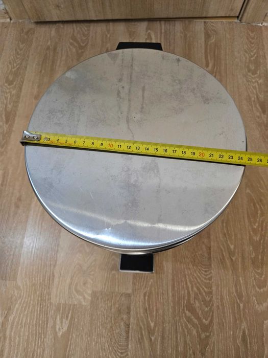 Мусорное ведро с педалью