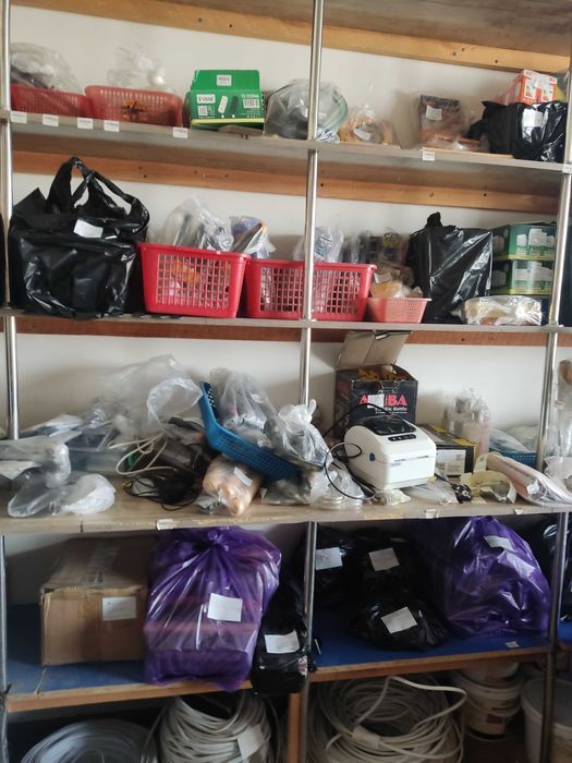 Qurilish mollari do'koni tovarlari sotiladi