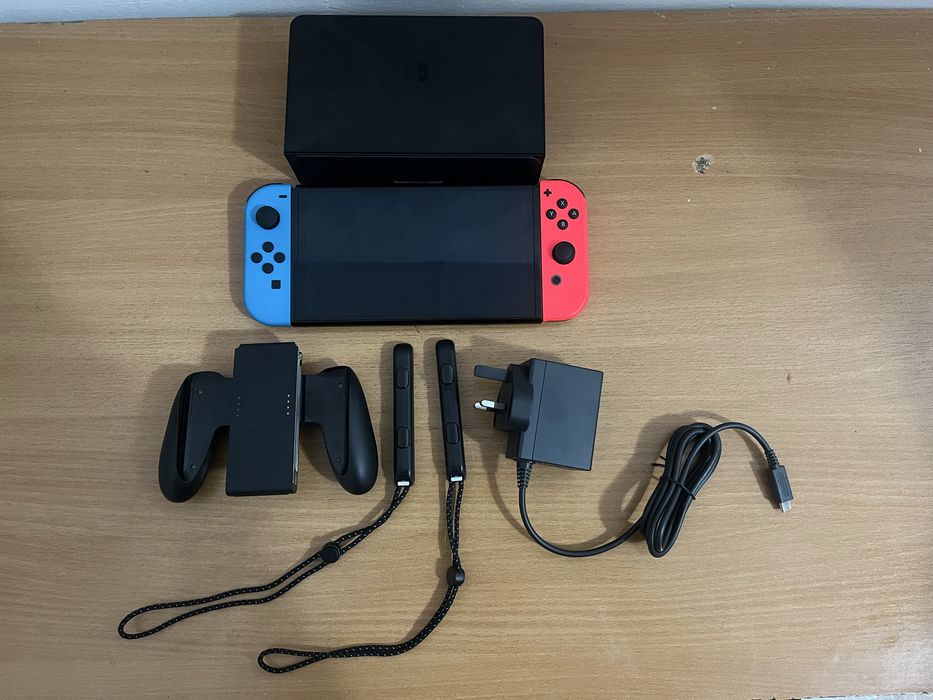 Продам Nintendo Switch OLED