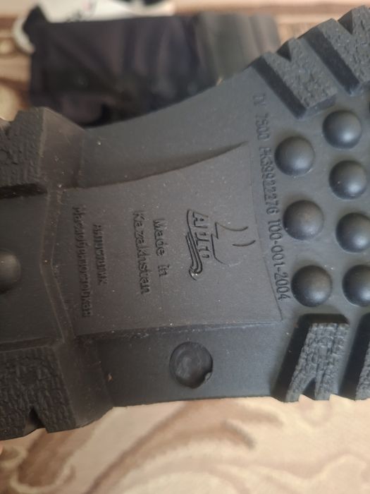 Зимная Обувь разные 2 вида обуви