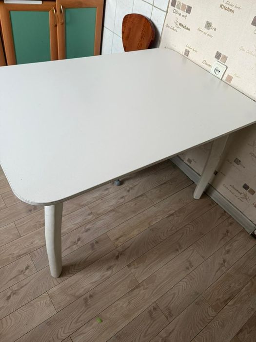 Кухонный стол, белый