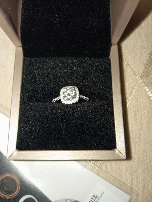 Кольцо с камнем муассанит 1 карат