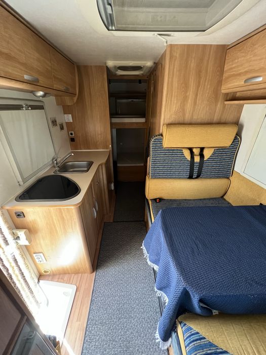 Идеален семеен кемпер – 6 места за пътуване и спане.