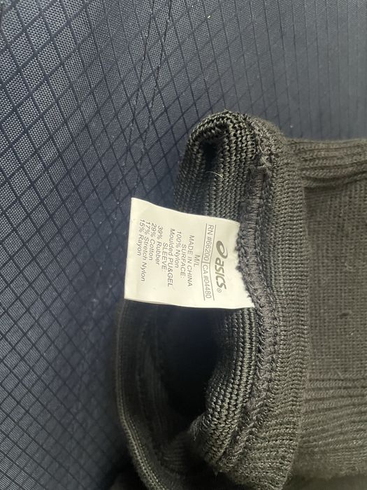 Новые наколенника Asics очень дешево
