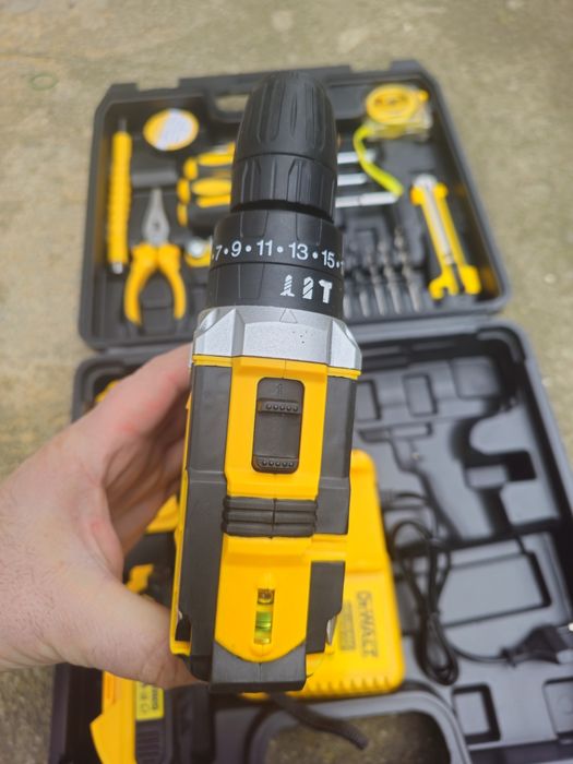 Акумулаторен ударен винтоверт