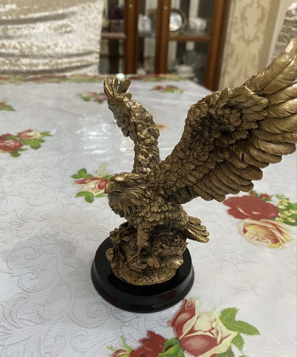 Продается сувенир- орел,в упаковке.