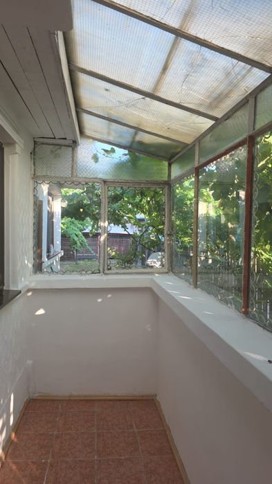 Închiriez casa cu curte în Centrul Ploieștiului