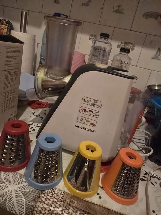 Răzătoare electrica pentru legume 5 în 1