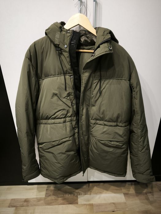 Чисто ново яке Mont