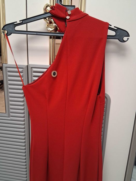 Червена рокля размер С