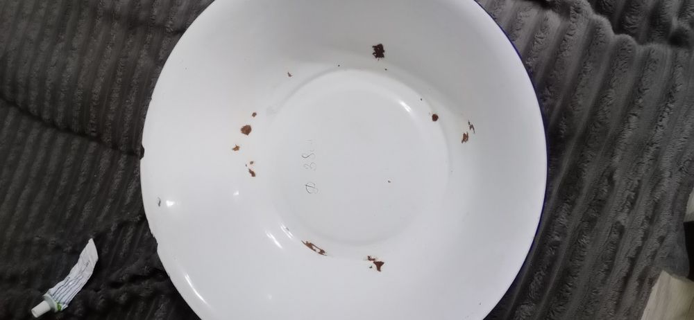 Тазы и чашки эмалированные