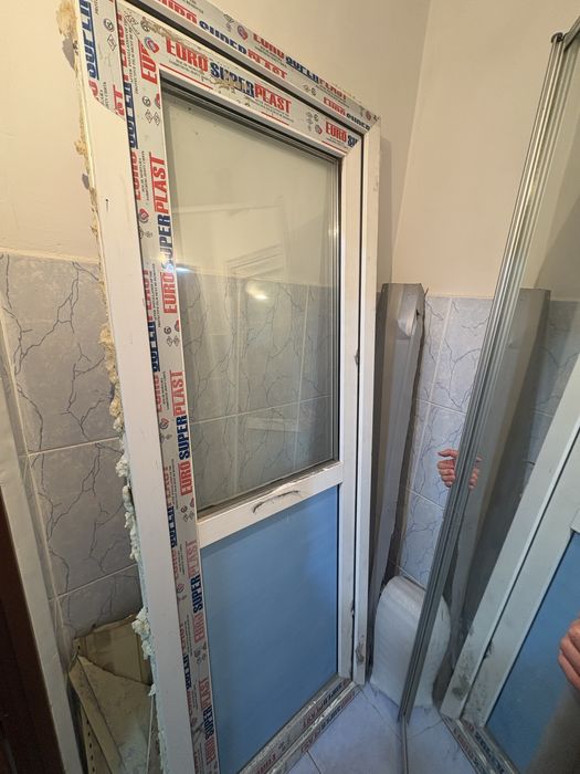 Пластиковые двери