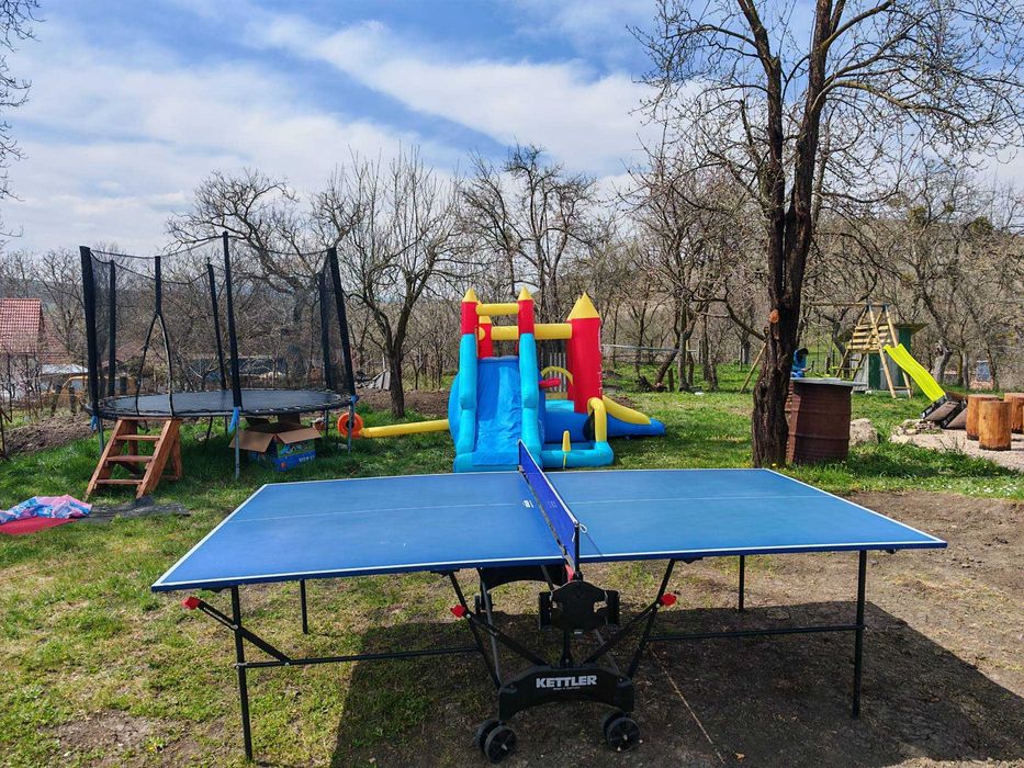 Cabana cu ciubăr, masa de tenis/poker, darts, teren de volei, ATV-uri