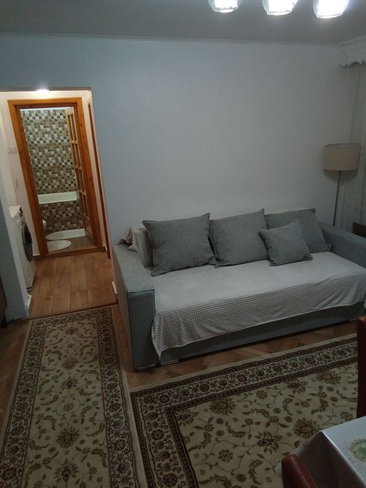 Închiriez apartament cu doua camere