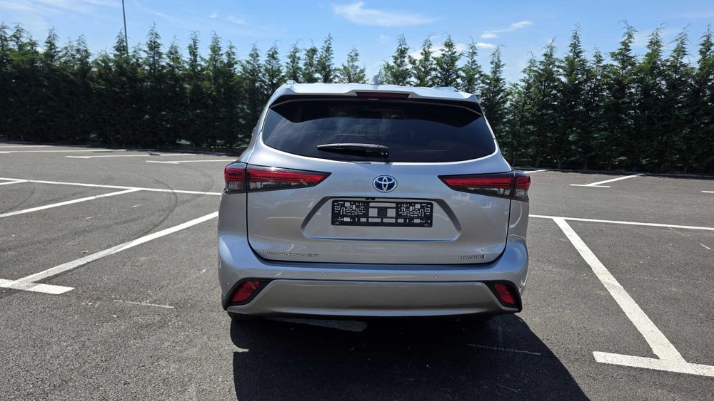 TOYOTA Highlander 2022 — imagine 2