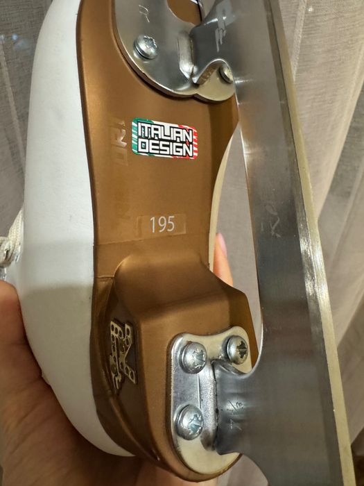 Коньки фигурные профессиональные