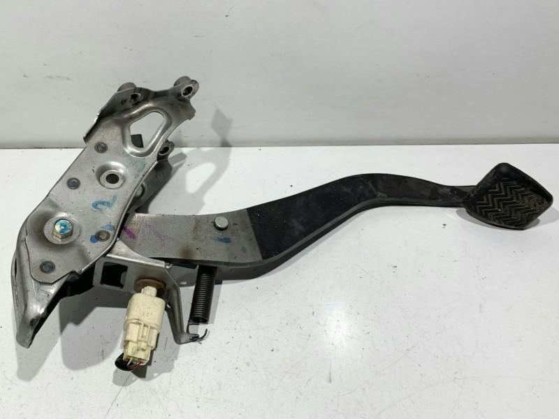 Pedala ambreiaj Toyota Corolla 1.6 benzina cutie manuala 6 trepte