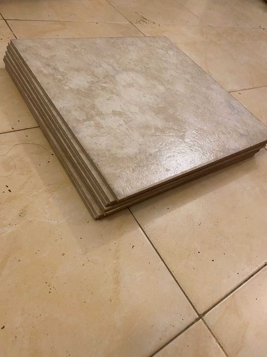 Спешно! Различни видове фаянсови и теракотни плочки