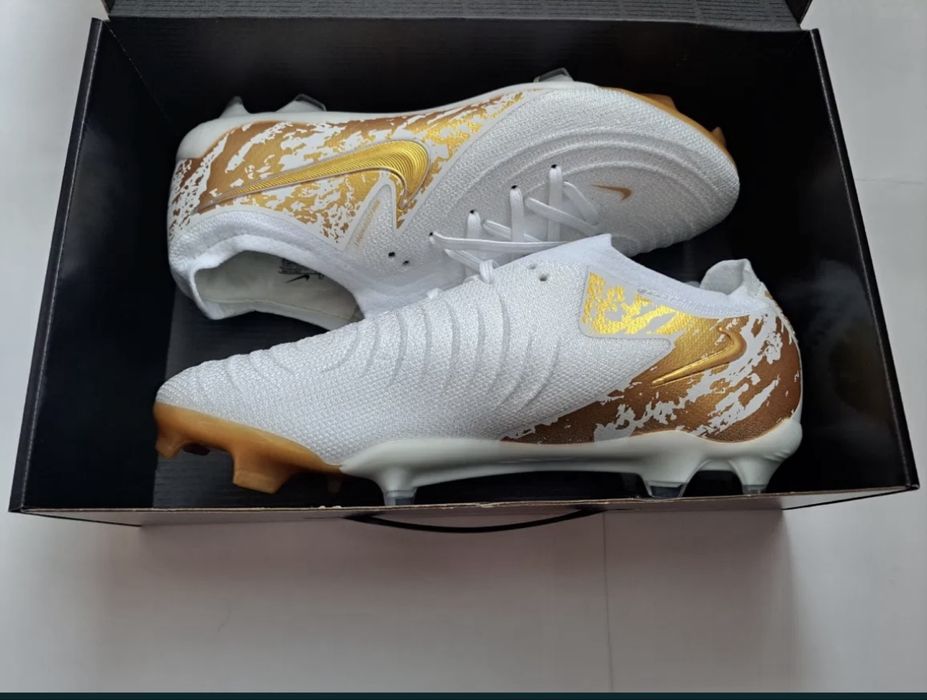 Бутонки nike phantom 42, носени няколко мача,супер запазени!