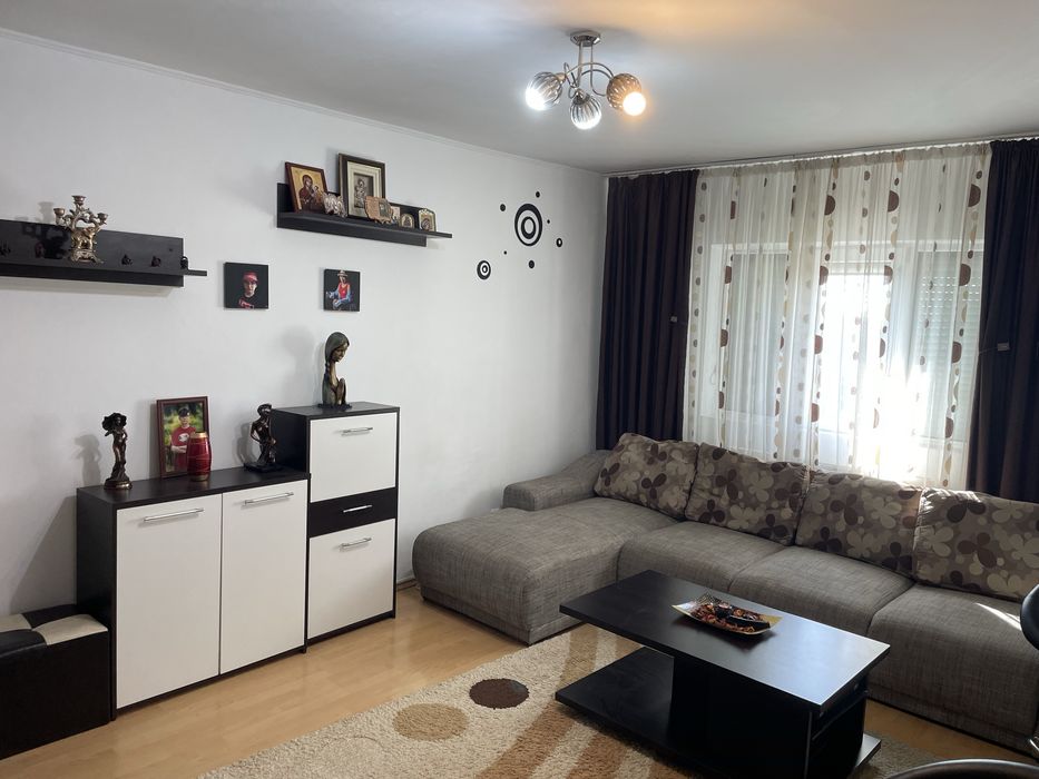 Apartament doua camere decomandat