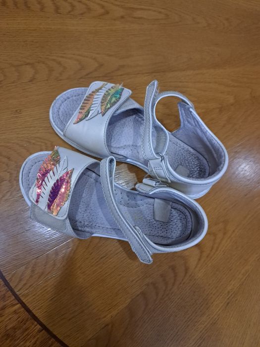 Продам девочковую обувь