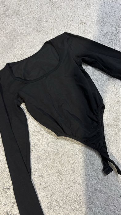 боди черное с вырезом