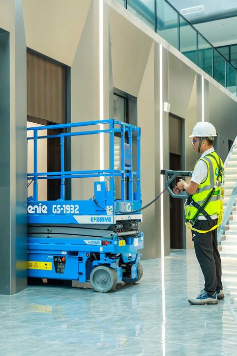 Аренда компактного электрического ножничного подъемника Genie GS1932