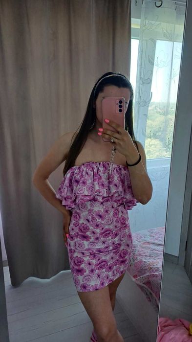 Рокля с флорален мотив