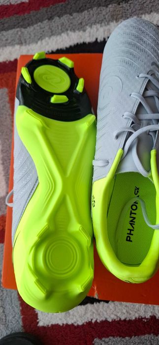 Ghete fotbal. Nike  phantom gx