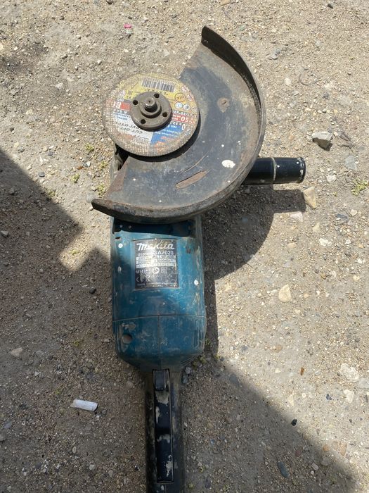 Продам болгарку макита