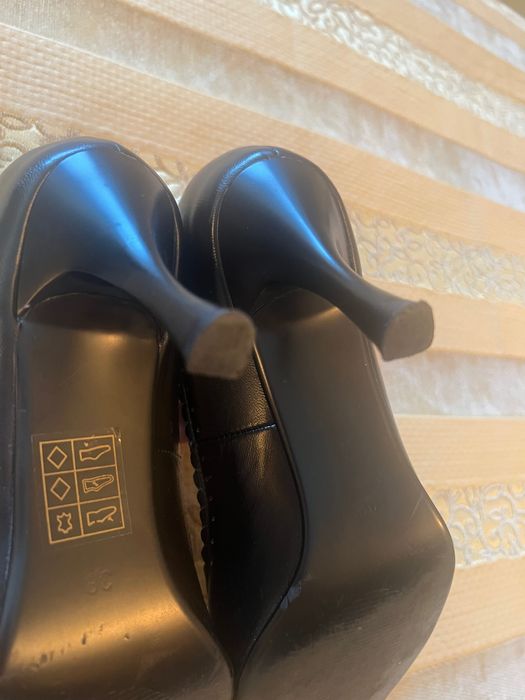 Pantofi decupati marime 38