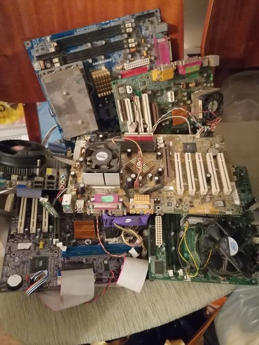 Componente PC: placi de baza, audio, video, internet, telefon, diverse