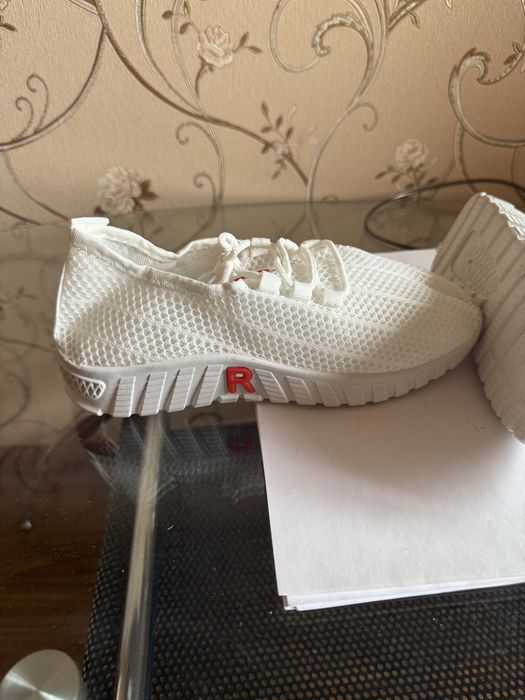 Кросовки леткие 38 размер новые