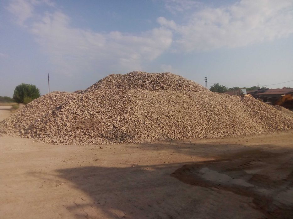 Услуги със Самосвал плевен.Доставка Пясък,Филц,Фракция.Камион с кран.