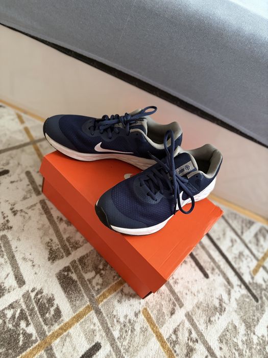 Маратонки на NIKE