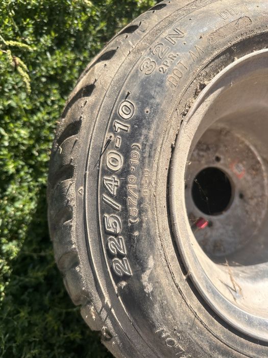 Vand set cauciucuri cu tot cu jante pentru  atv