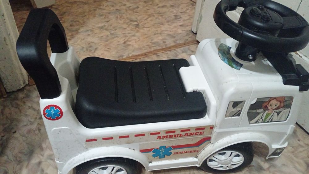 Продам детскую машинку