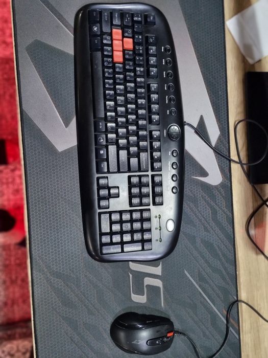 Naushnik V10 madel,  Kovrek 90,40sm,  X7 Klavetura, Mishka.