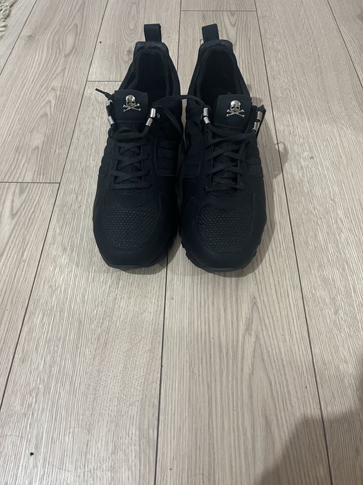 Adidași plein 600 de lei i vând ca mis mari 600  lei