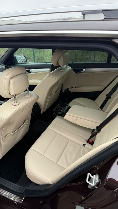 Vând Mercedes C clasa