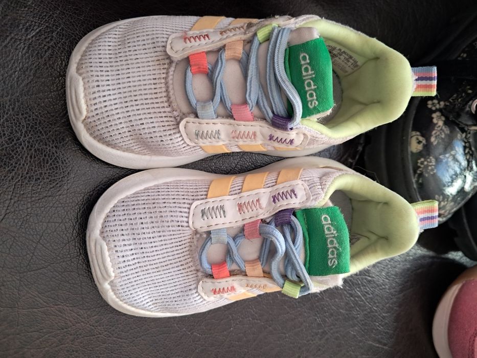 Детски обувки за момиче.